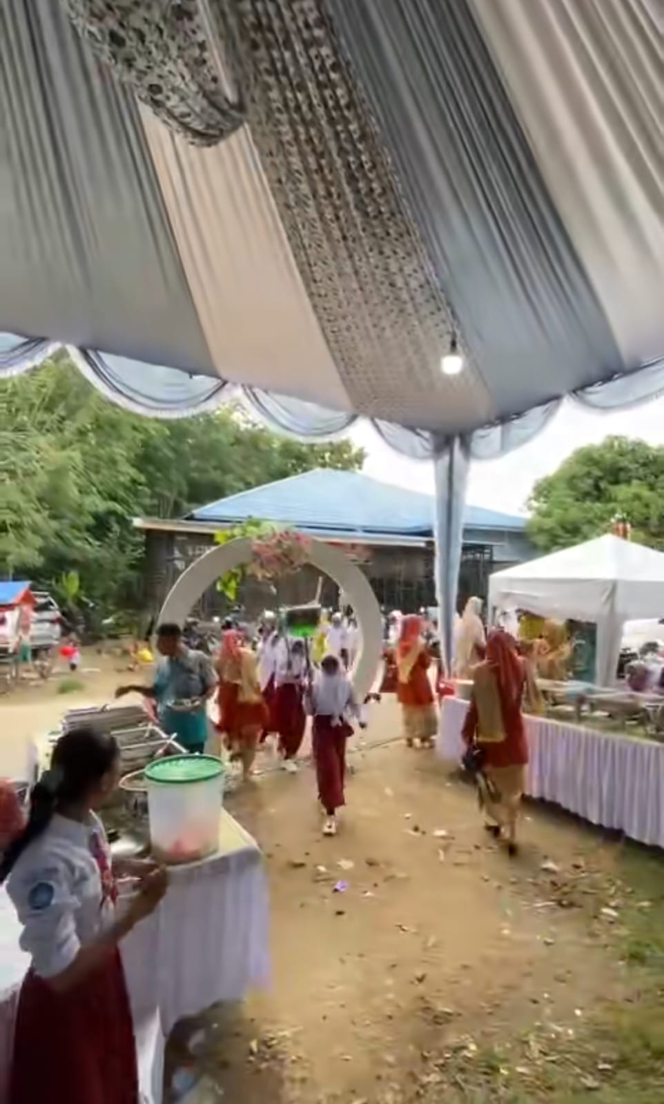murid datang nikahan guru © TikTok murid datang nikahan guru © TikTok