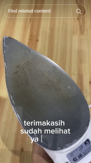 Bukan dengan pasta gigi, ini trik bersihkan noda plastik lengket di setrika cukup pakai 1 bahan dapur