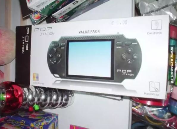 Potret kocak pelesetan tulisan merk barang elektronik Berbagai sumber