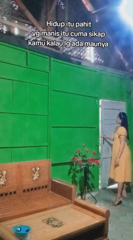 rumah triplek sederhana lantainya unik © 2024 brilio.net