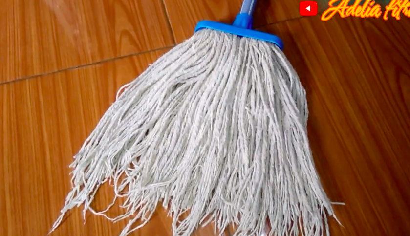 Cuma tambah 1 bahan dapur, ini cara cuci kain pel lama dekil agar bersih dan cerah seperti baru