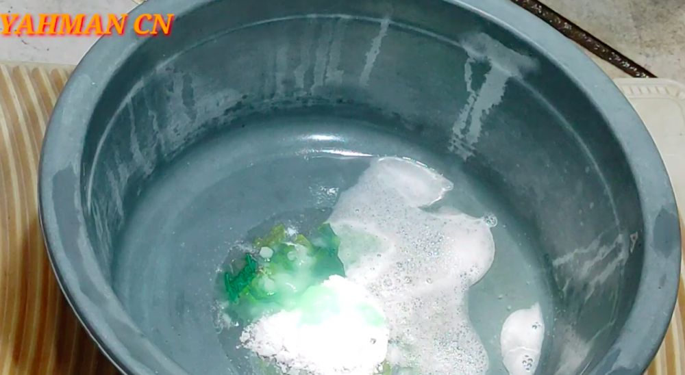 Bukan pakai detergen, ini cara cuci kaus kaki dekil agar bersih maksimal pakai tambahan 1 bahan dapur