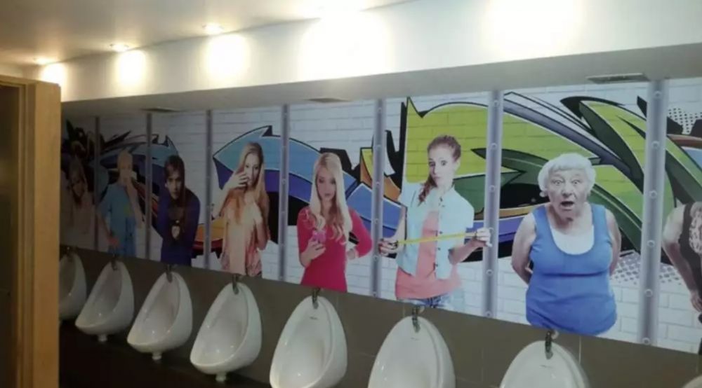 Ide nyeleneh desain urinoir  Berbagai sumber