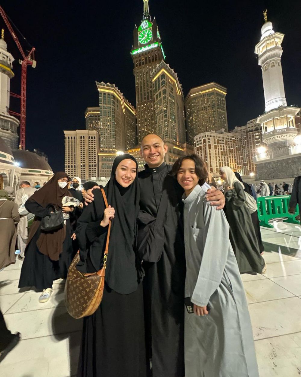 momen perdana seleb umrah bareng pasangan usai nikah © berbagai sumber