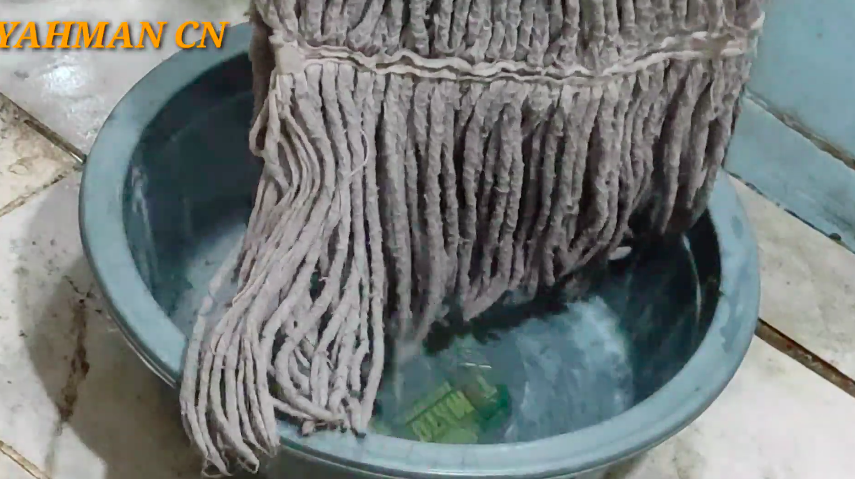 Tanpa sitrun, ini cara cuci kain pel buluk dan berminyak agar bersih cerah cuma tambah 1 bahan dapur