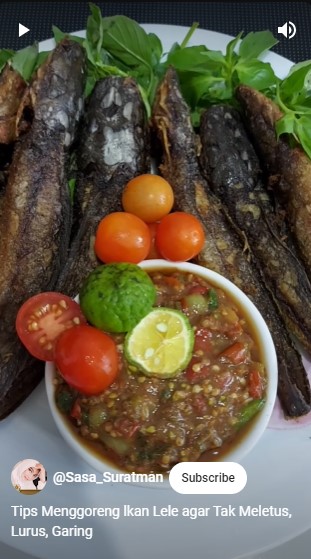 Tak perlu ditusuk lidi, ini trik goreng ikan lele agar lurus, renyah, dan minyaknya nggak meletup