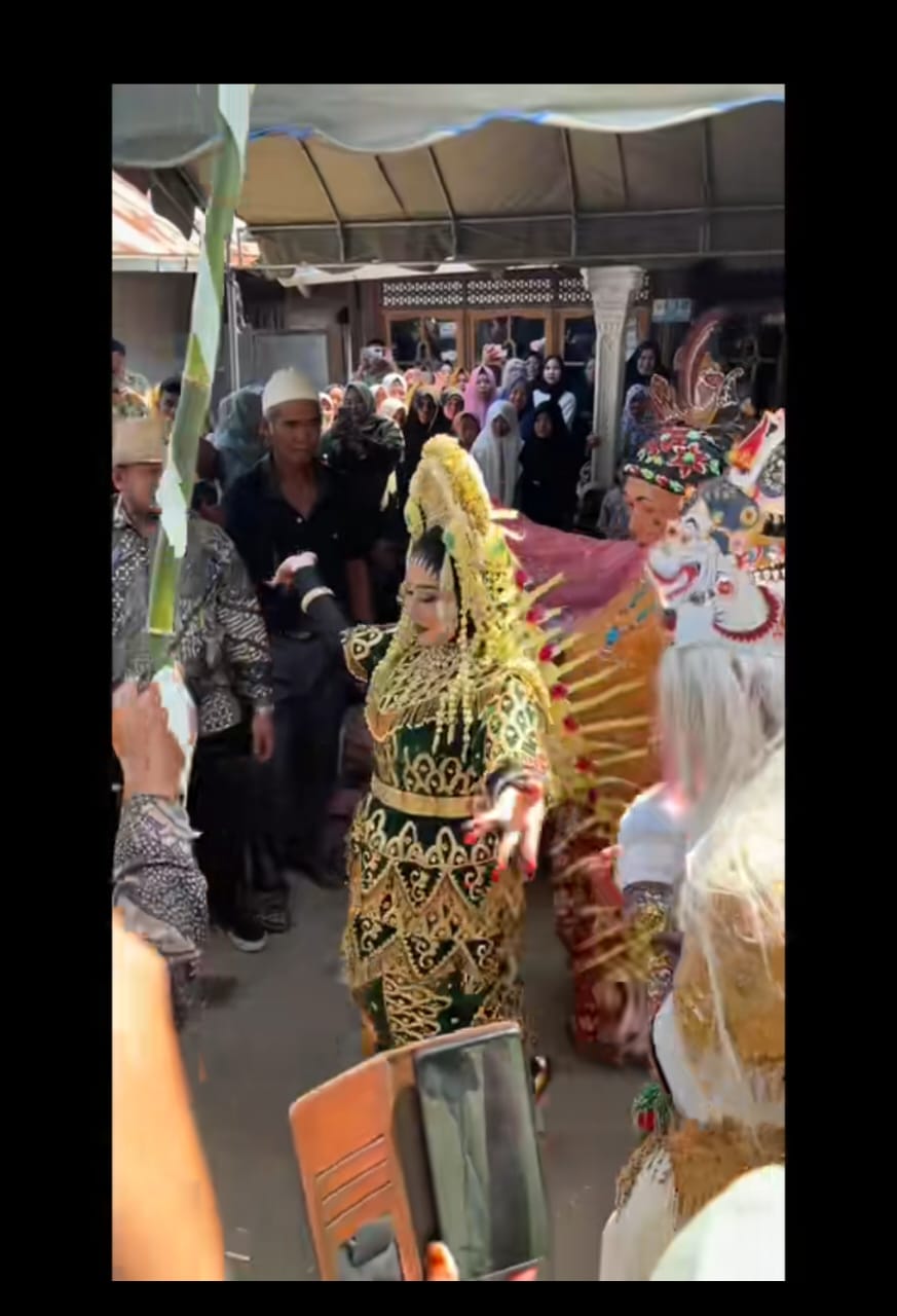 adat bausung © TikTok