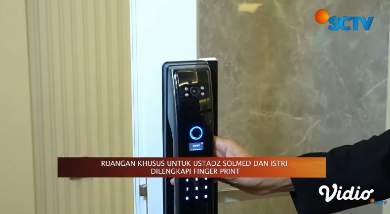 rumah baru Ustaz Solmed © YouTube