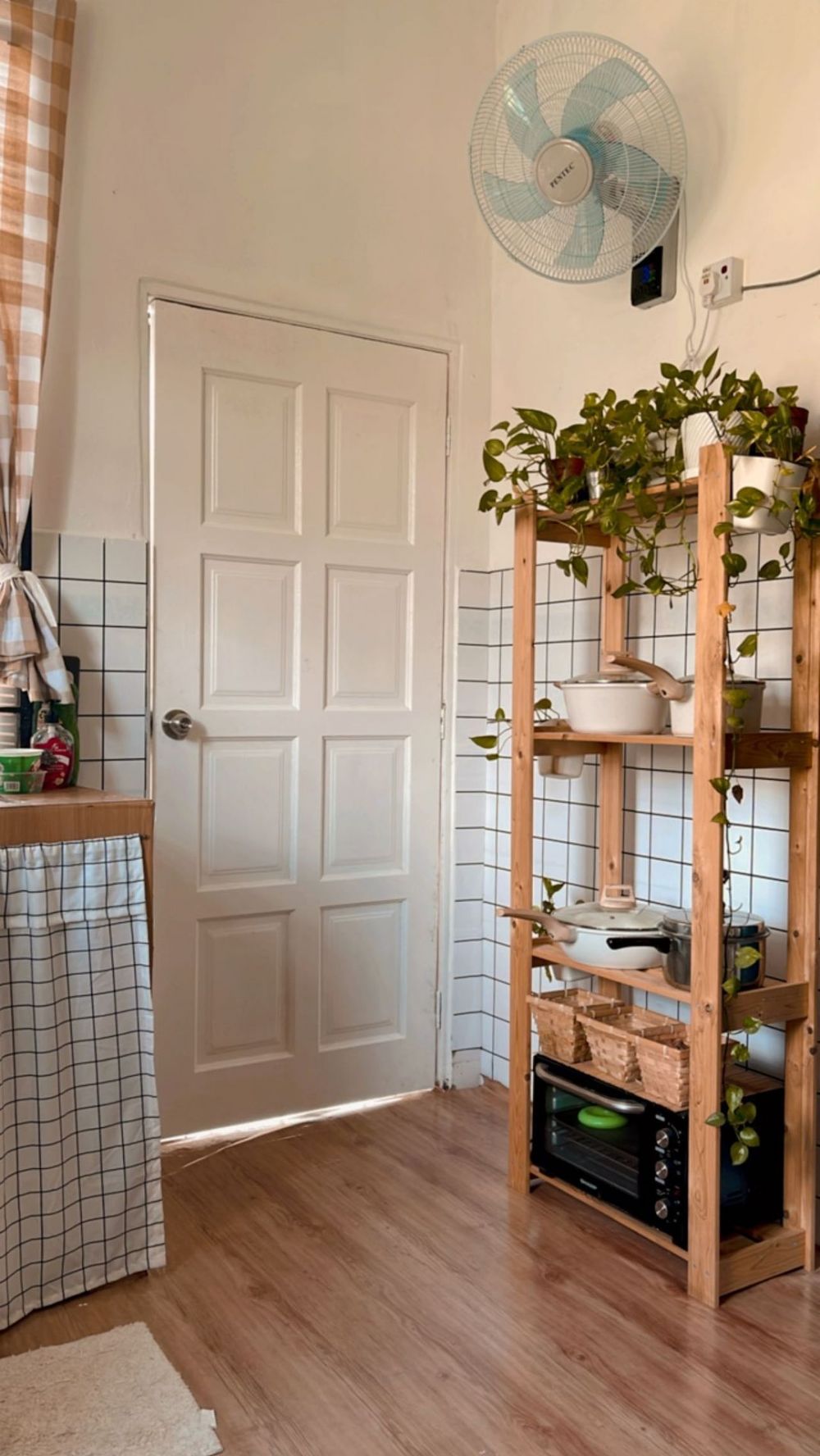 dapur minimalis tanpa kitchen set mewah  © 2024 brilio.net dapur minimalis tanpa kitchen set mewah  © 2024 brilio.net