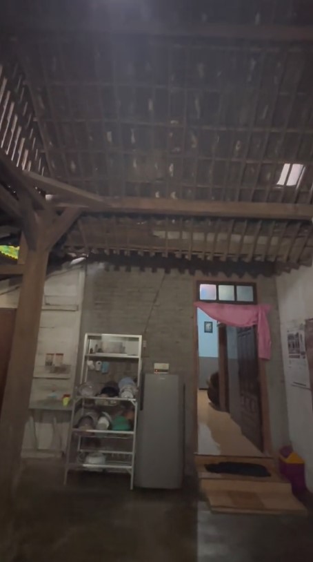 dapur kampung lantai semen © 2024 brilio.net