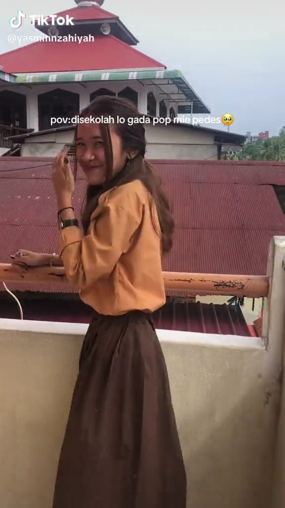 Dilarang jajan di luar sekolah © TikTok
