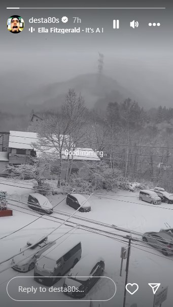 Desta dan Natasha Rizki anak-anak di Jepang © Instagram