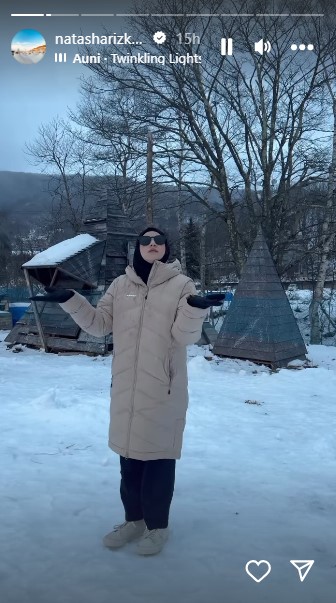 Desta dan Natasha Rizki anak-anak di Jepang © Instagram