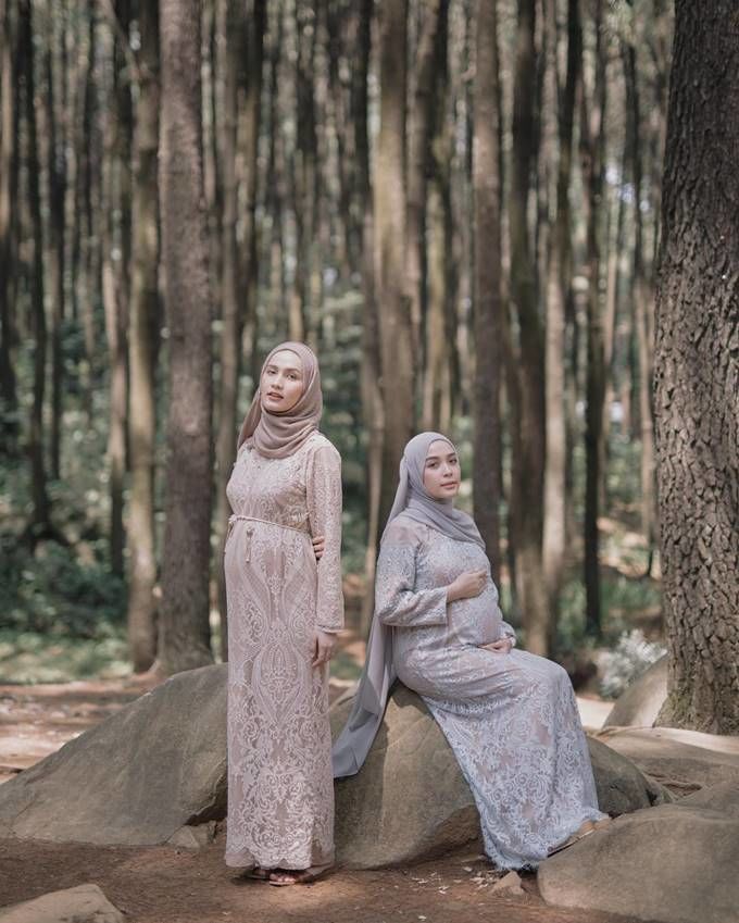 Maternity shoot seleb menyatu dengan alam © Instagram