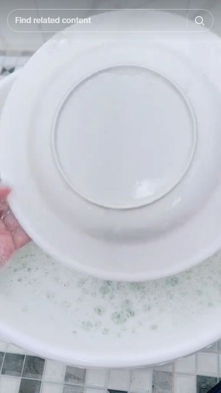Trik mengembalikan warna putih pada piring dan gelas lama yang menguning, ampuh dengan 1 bahan dapur