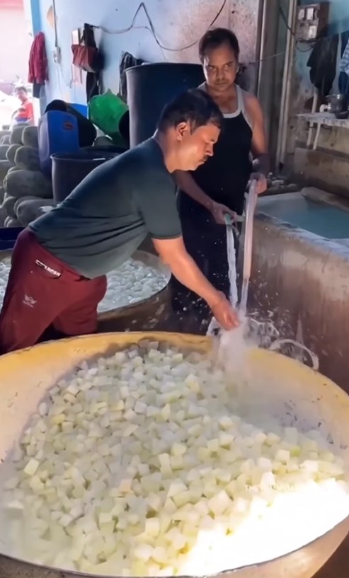 The power of tangan-kaki orang India di balik larisnya kuliner kaki lima, 8 foto ini bikin hela napas