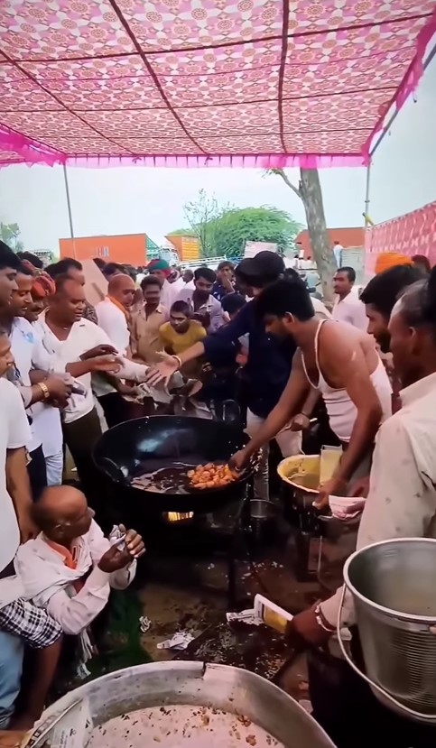 The power of tangan-kaki orang India di balik larisnya kuliner kaki lima, 8 foto ini bikin hela napas