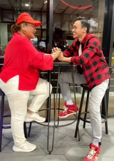 Eva Manurung diputusin sepihak © Instagram Eva Manurung diputusin sepihak © Instagram