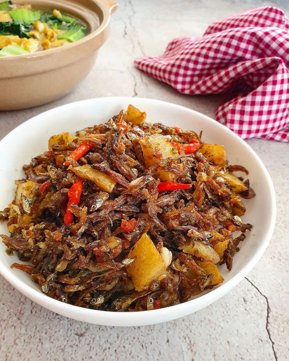 20 Resep resep kreasi sambal teri, praktis dan bikin lahap makan