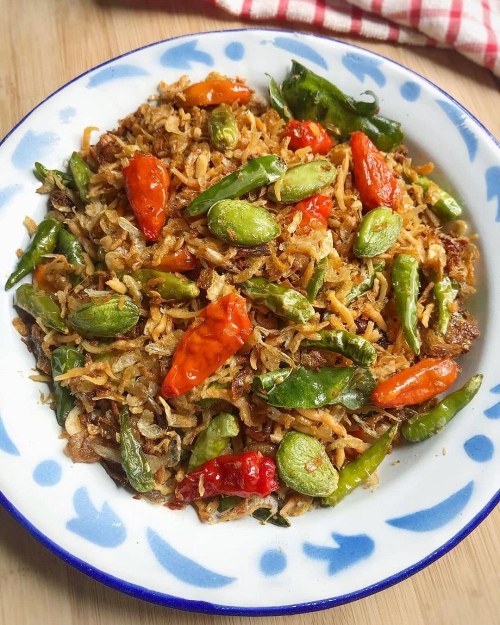 20 Resep resep kreasi sambal teri, praktis dan bikin lahap makan