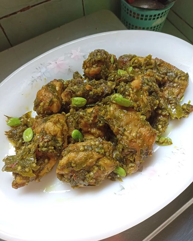 20 Resep ayam goreng gurih, enak, empuk dan menggugah selera