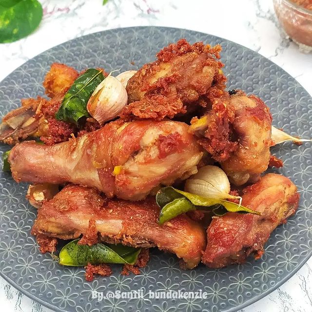 20 Resep ayam goreng gurih, enak, empuk dan menggugah selera