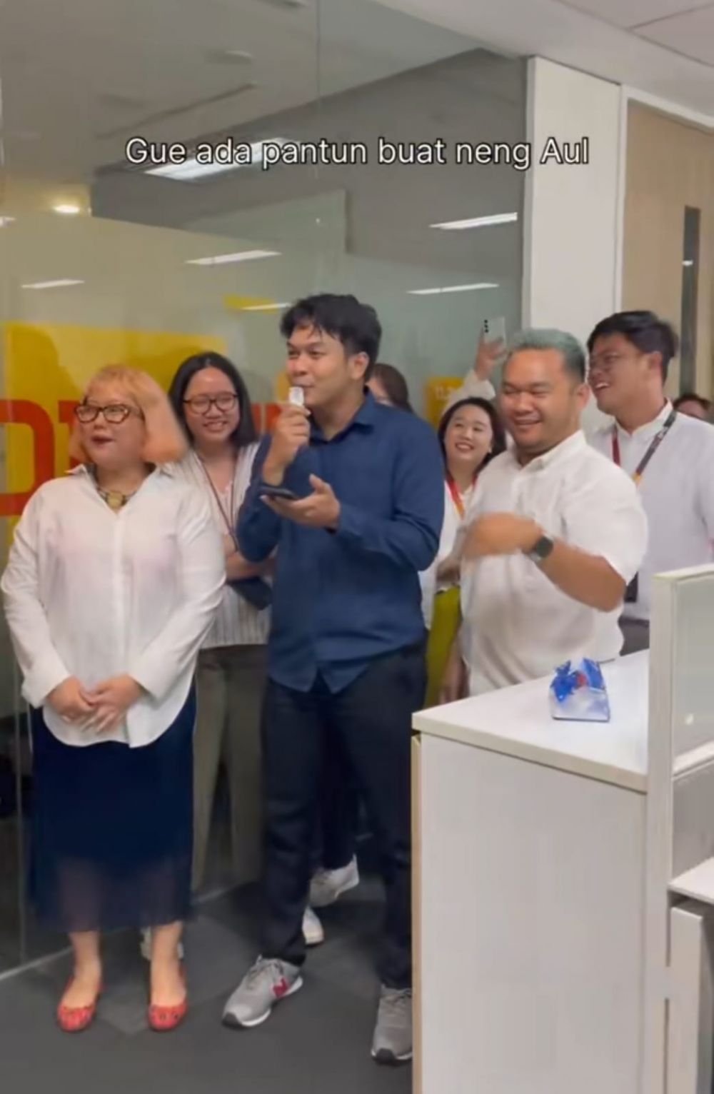 lamaran di kantor © TikTok