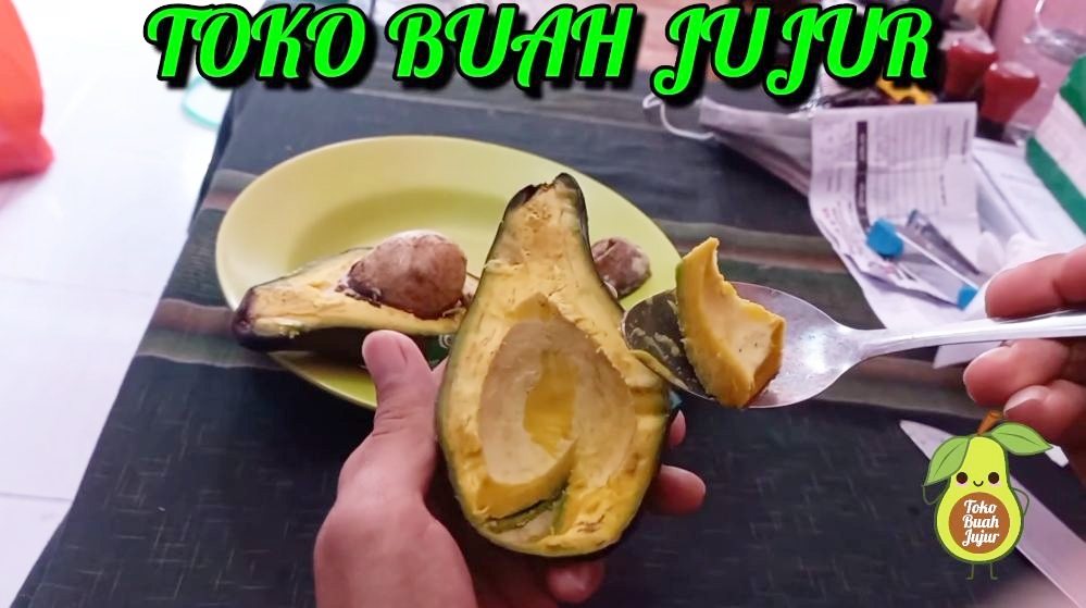 Tanpa diperam beras dan dilapisi tisu, ini trik matangkan alpukat yang telanjur dibelah agar tak busuk