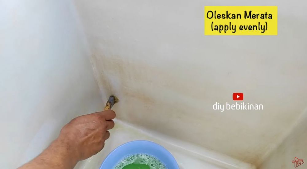 Pakai 1 bahan dapur, ini cara bersihkan kerak di bak mandi agar kinclong dalam 5 menit tanpa disikat