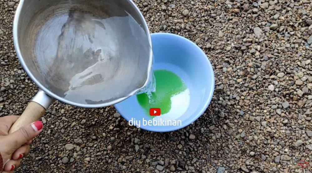 Pakai 1 bahan dapur, ini cara bersihkan kerak di bak mandi agar kinclong dalam 5 menit tanpa disikat
