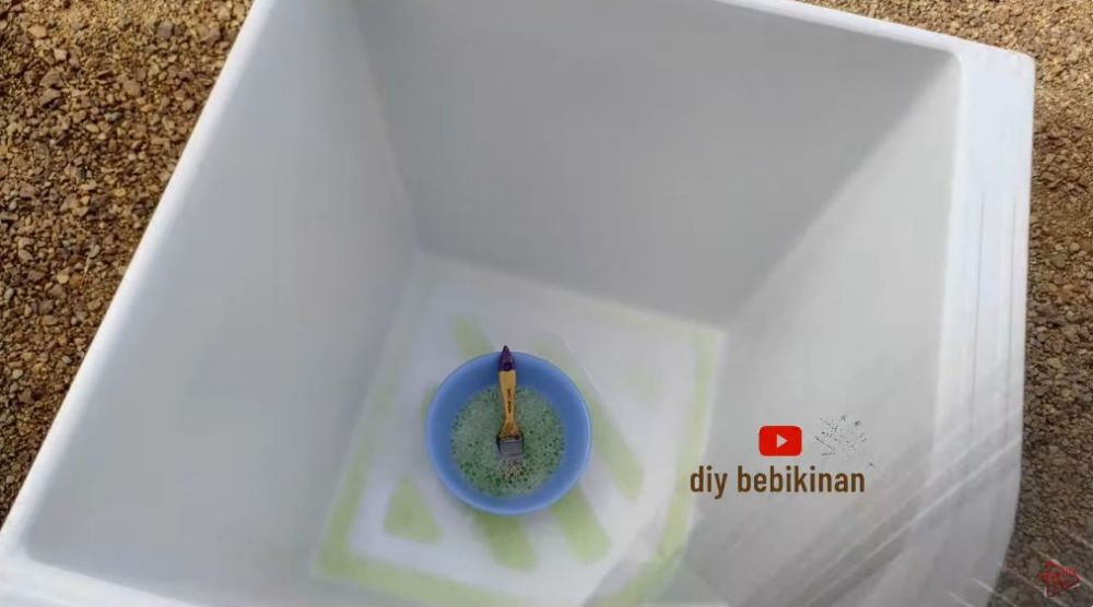 Pakai 1 bahan dapur, ini cara bersihkan kerak di bak mandi agar kinclong dalam 5 menit tanpa disikat