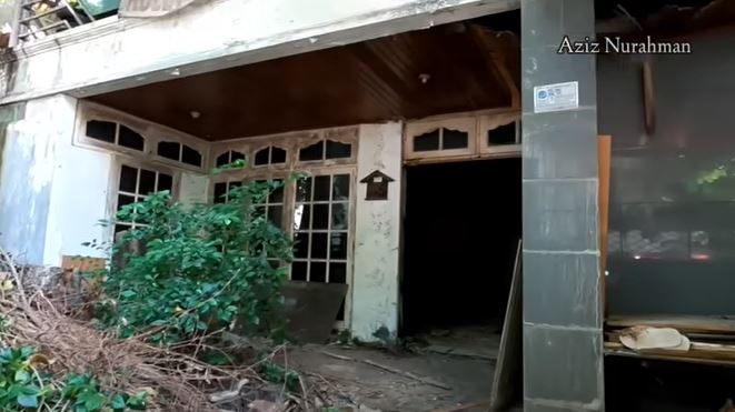 rumah artis 90an terbengkalai © YouTube