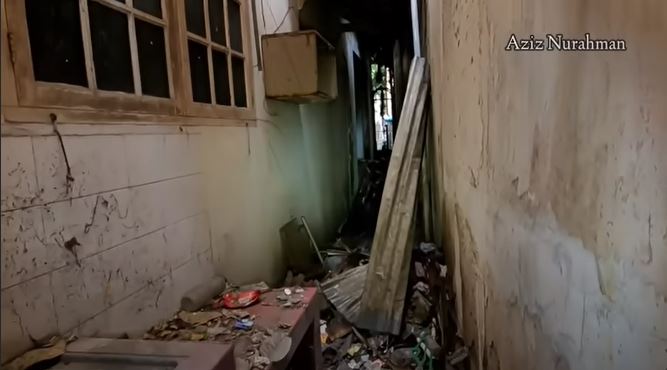 rumah artis 90an terbengkalai © YouTube