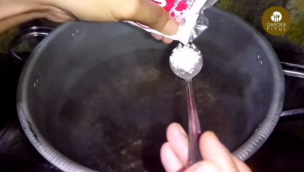 Trik merebus daun singkong agar empuk dan tetap hijau dalam 5 menit, cuma tambah 1 bahan dapur