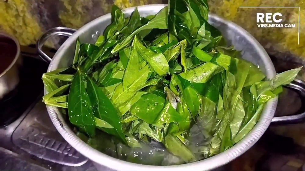 Trik merebus daun singkong agar empuk dan tetap hijau dalam 5 menit, cuma tambah 1 bahan dapur