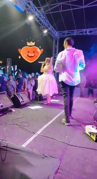 momen pinkan pamerkan arya khan manggung © TikTok momen pinkan pamerkan arya khan manggung © TikTok