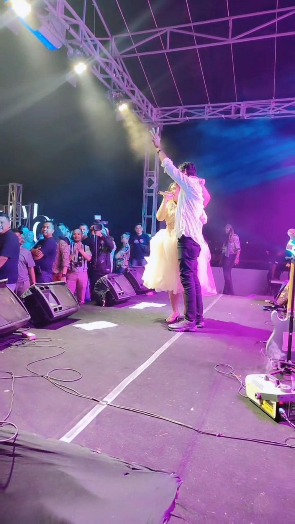 momen pinkan pamerkan arya khan manggung © TikTok momen pinkan pamerkan arya khan manggung © TikTok