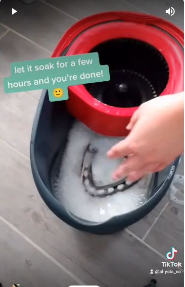 Tanpa sitrun atau cuka, ini cara cuci kain pel kumal dan hitam agar kembali bersih kesat