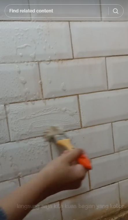 Tanpa disikat, ini trik ampuh dan cepat basmi kerak kuning di keramik kamar mandi pakai 1 bahan dapur