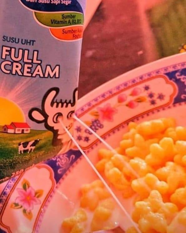 Potret kocak cara minum susu  Berbagai sumber