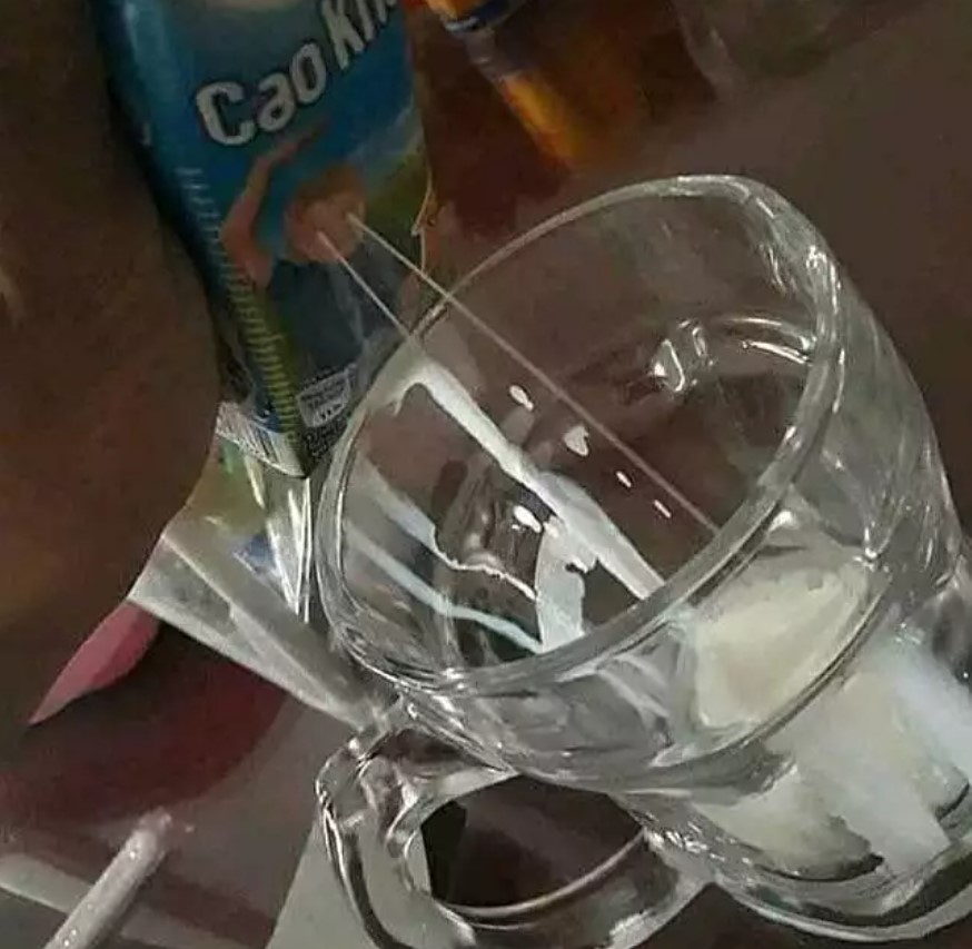 Potret kocak cara minum susu  Berbagai sumber