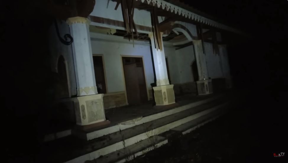 potret rumah adat betawi mandra © YouTube