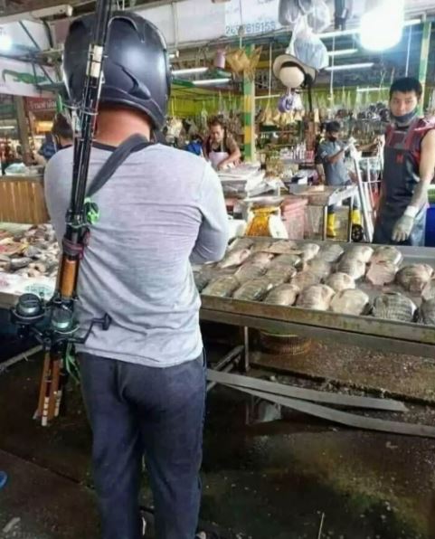 tingkah random warga saat di pasar Berbagai sumber