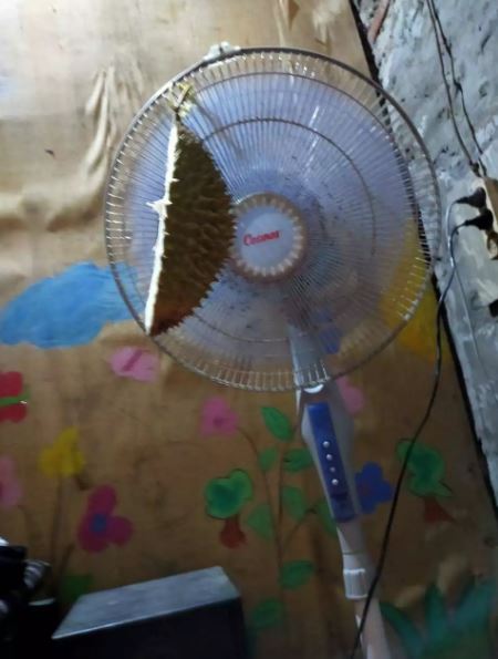 cara orang pasang pengharum ruangan pada kipas angin Berbagai sumber