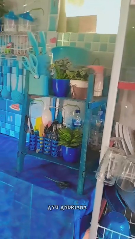 dapur triplek serba biru © 2024 brilio.net dapur triplek serba biru © 2024 brilio.net