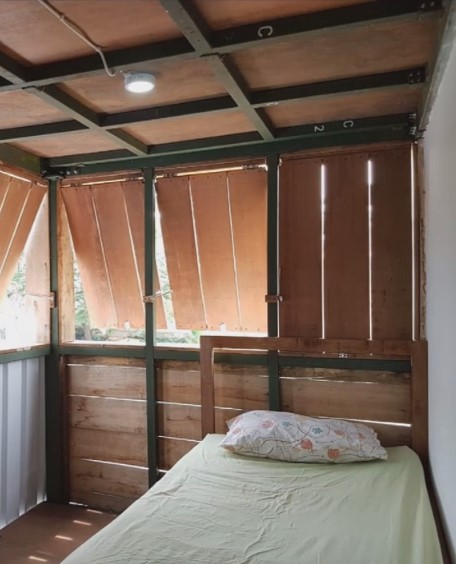 dapur kayu-triplek 3 lantai bak villa © 2024 brilio.net