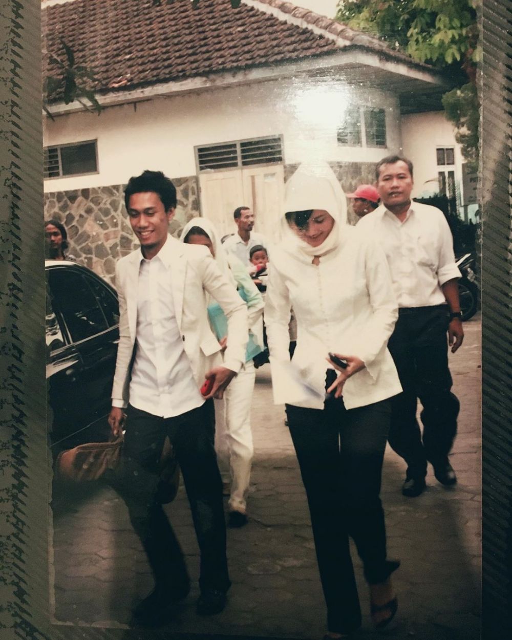 kesederhanaan Eross Chandra dan keluarga © Instagram