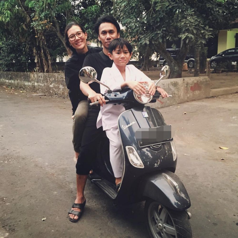 kesederhanaan Eross Chandra dan keluarga © Instagram
