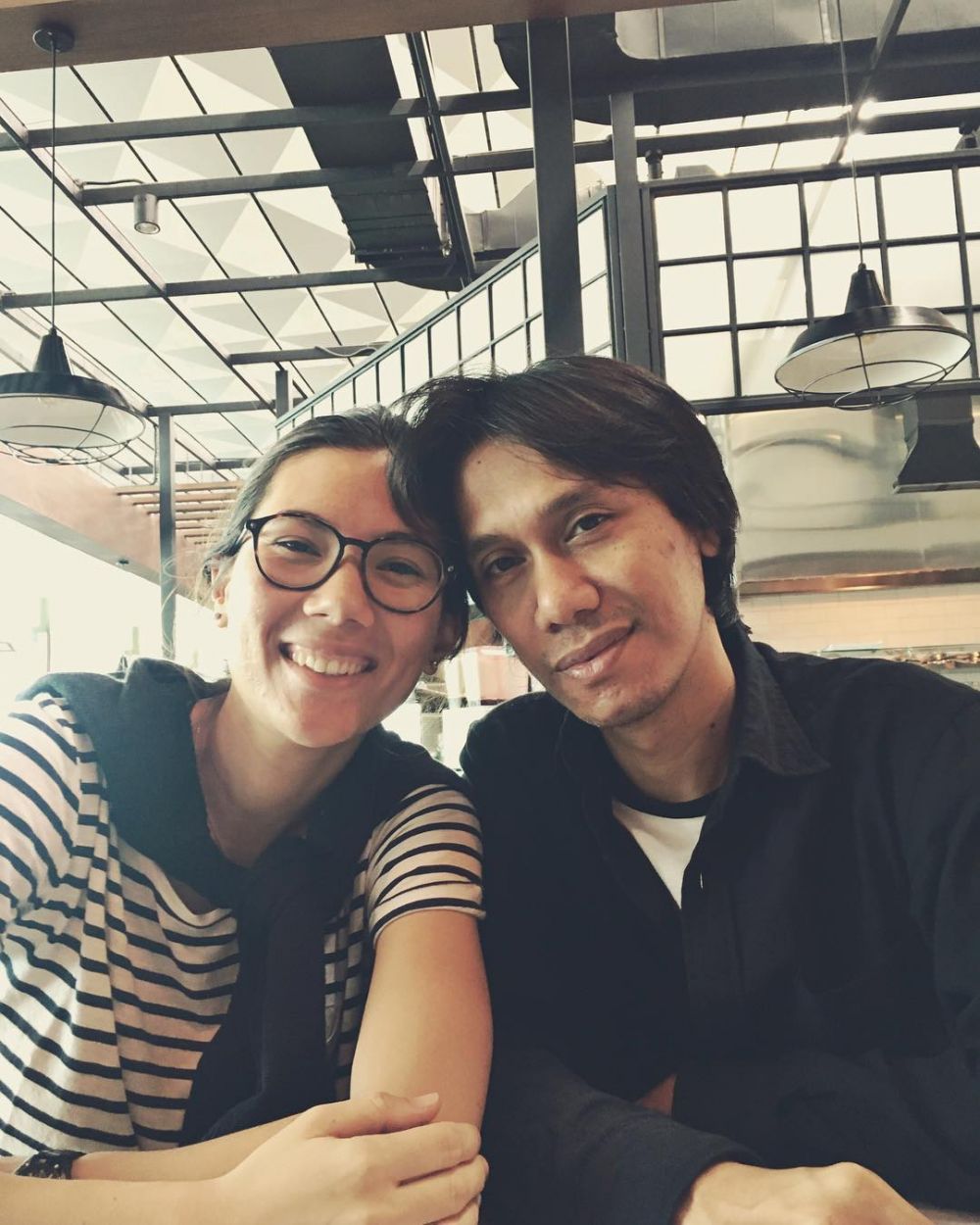 kesederhanaan Eross Chandra dan keluarga © Instagram