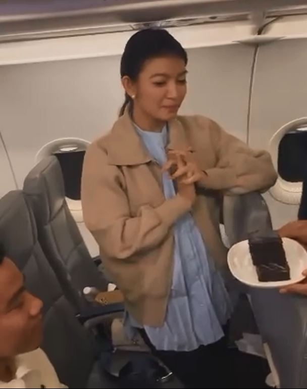 momen selvi dapat kejutan ultah © instagram momen selvi dapat kejutan ultah © instagram